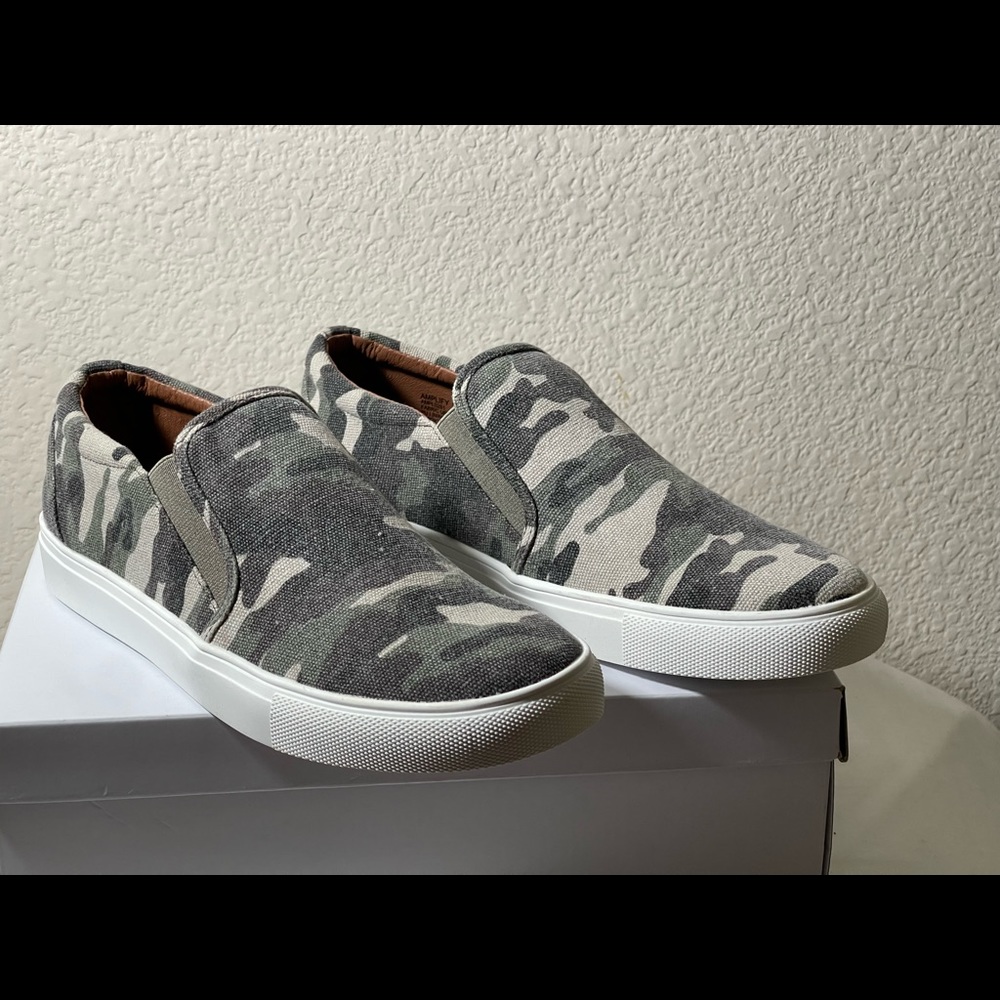 Steve Madden Women’s Amplify Camouflage Sneakers